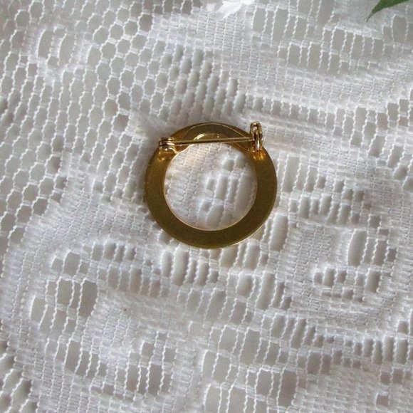 Vintage Brooch Gold Tone Circle Pin 1 1/8" Fashion Jewellery - Picture 3 of 4